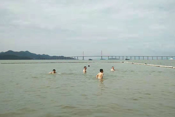 團(tuán)建 游泳.jpg